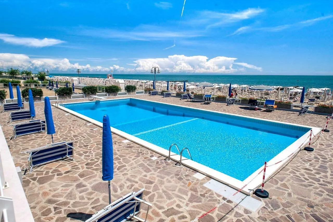 Sea View Apartment With Swimming Pool Lido di Jesolo