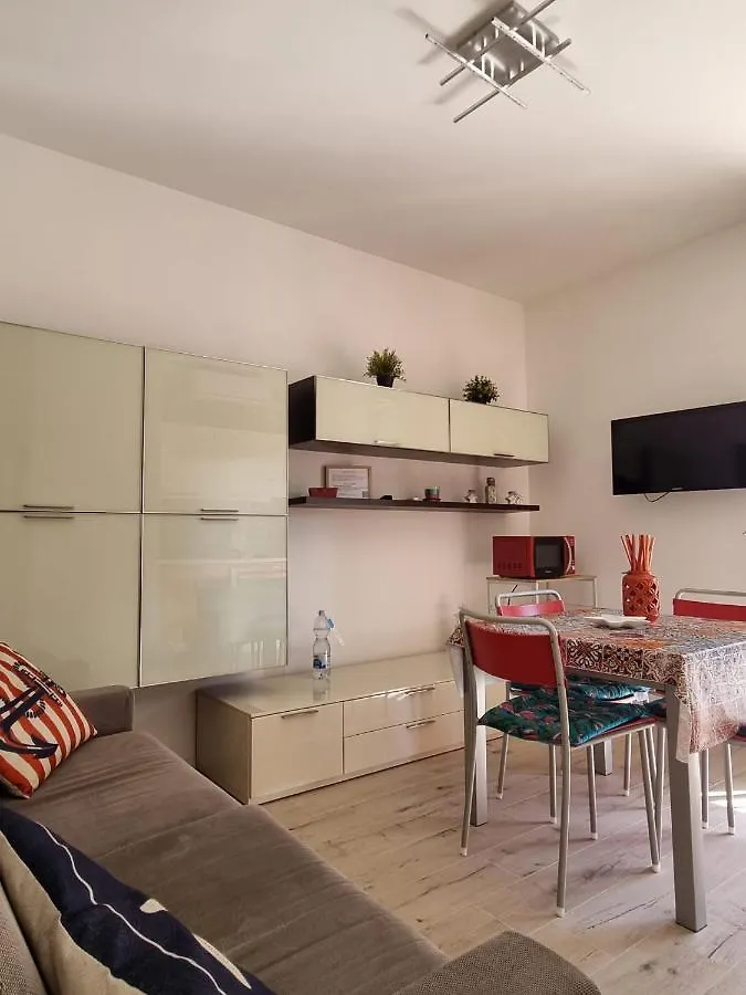 לידו די ג'סולו Sea View Apartment With Swimming Pool