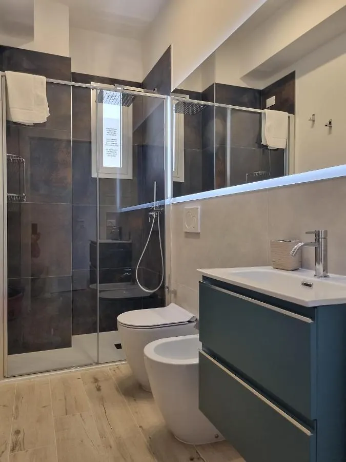 לידו די ג'סולו Sea View Apartment With Swimming Pool איטליה