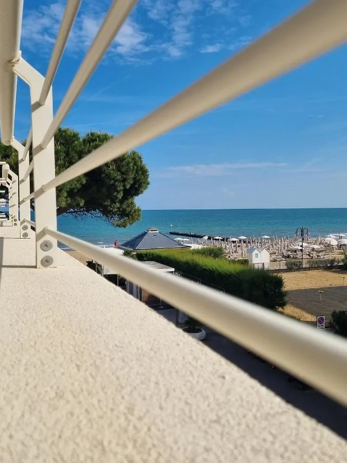 לידו די ג'סולו Sea View Apartment With Swimming Pool