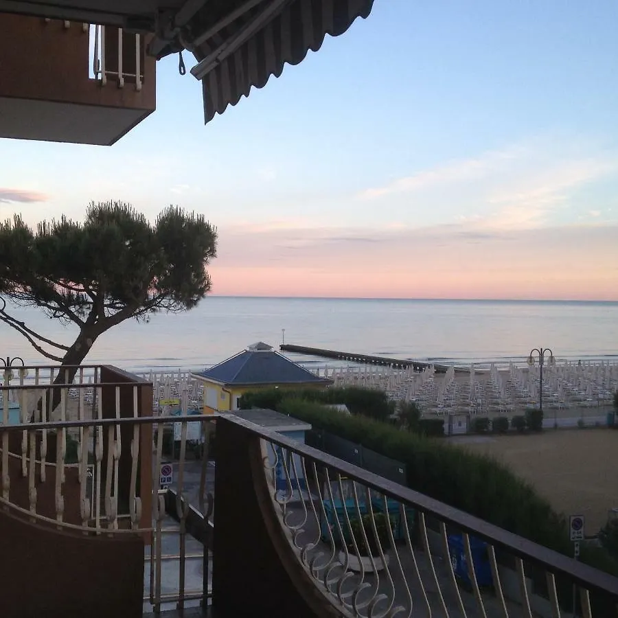 לידו די ג'סולו Sea View Apartment With Swimming Pool איטליה