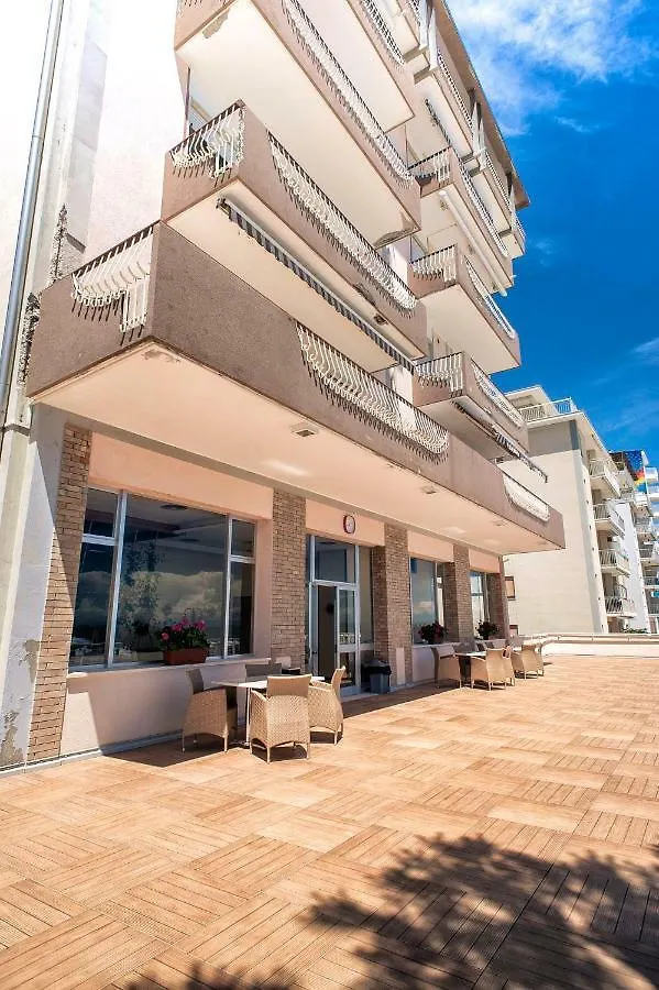 לידו די ג'סולו Sea View Apartment With Swimming Pool לידו די ג'סולו